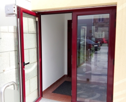 Substituição Da Porta Exterior Com Abertura No Sentido Da Evacuação